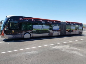 Le bus à haut niveau de service (BHNS) de Nîmes décoré aux couleurs du pacte vert