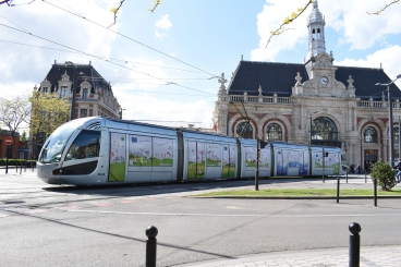 Le tramway de Valenciennes décoré aux couleurs du pacte vert