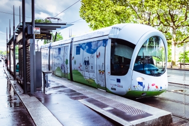 Le tramway de Lyon décoré aux couleurs du pacte vert
