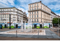 Le tramway de Grenoble décoré aux couleurs du pacte vert